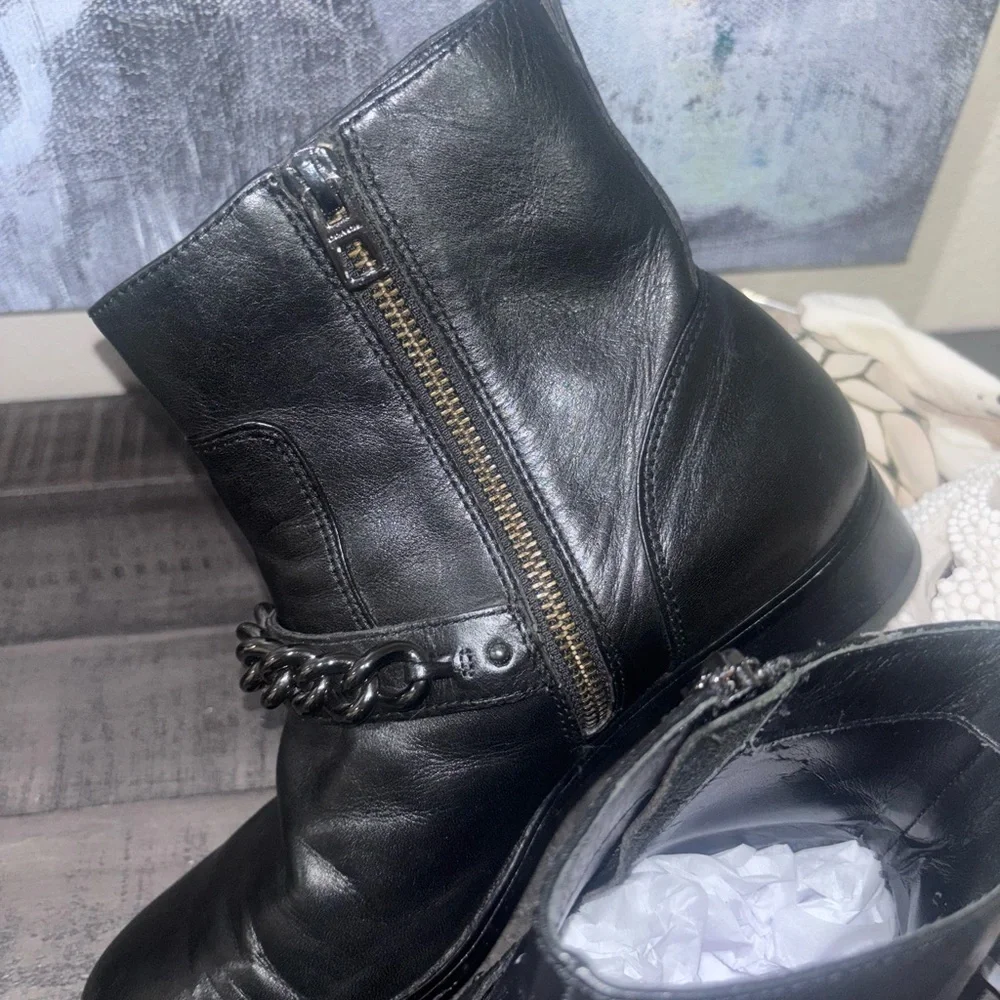 COACH ADELLA CALF LEATHER CHAIN WOMENS FLAT ANKLE BOOT SHOES sZ 7​ - Picture 5 of 11